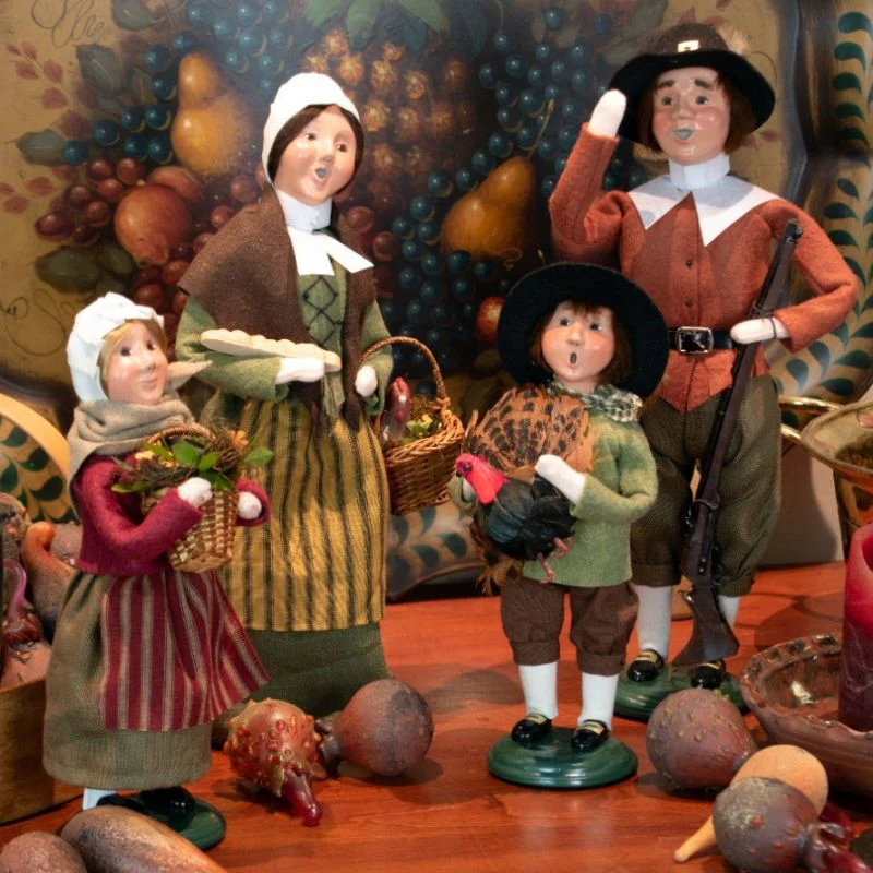 Byers' Choice Pilgrim Man Caroler - Image 5
