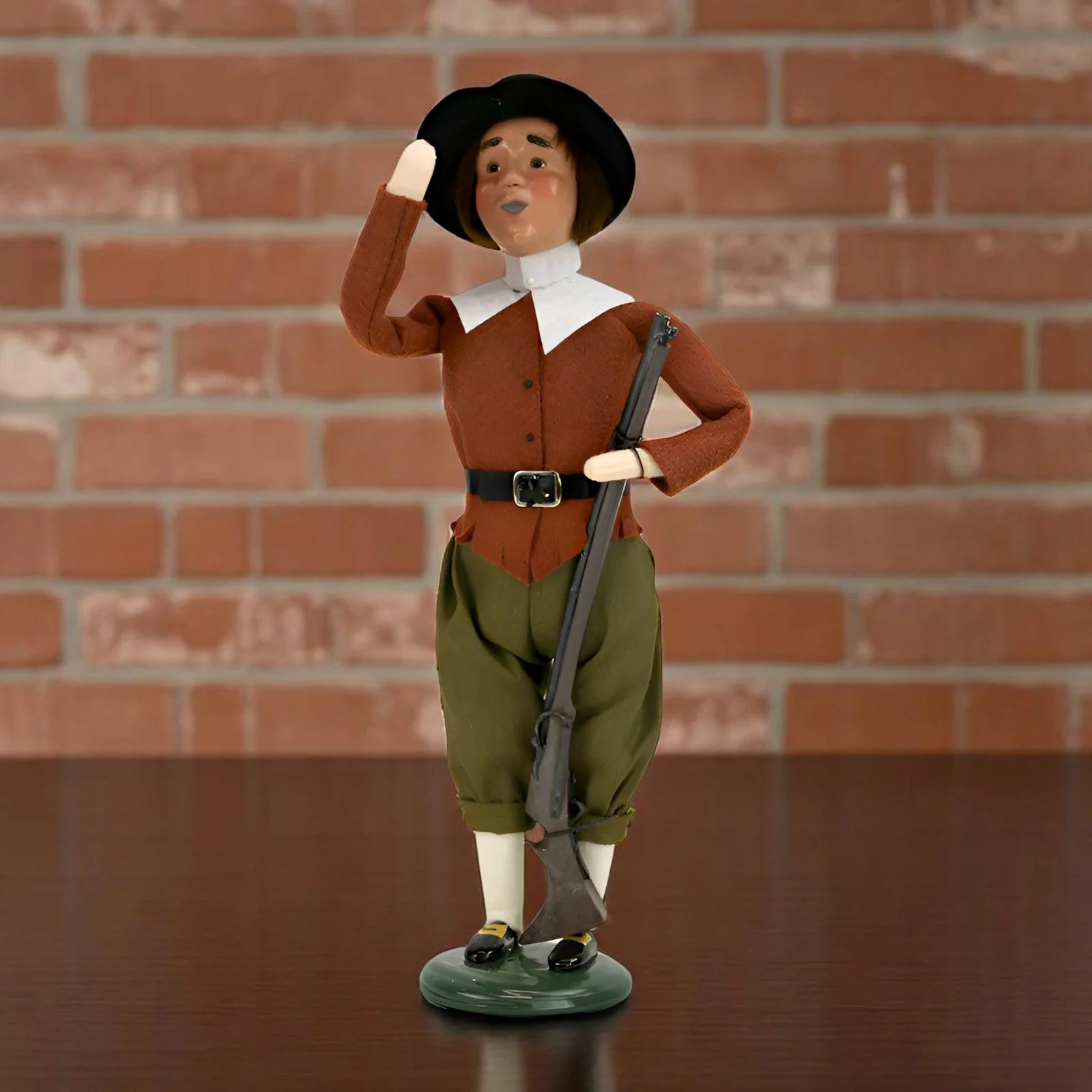Byers' Choice Pilgrim Man Caroler - Image 6