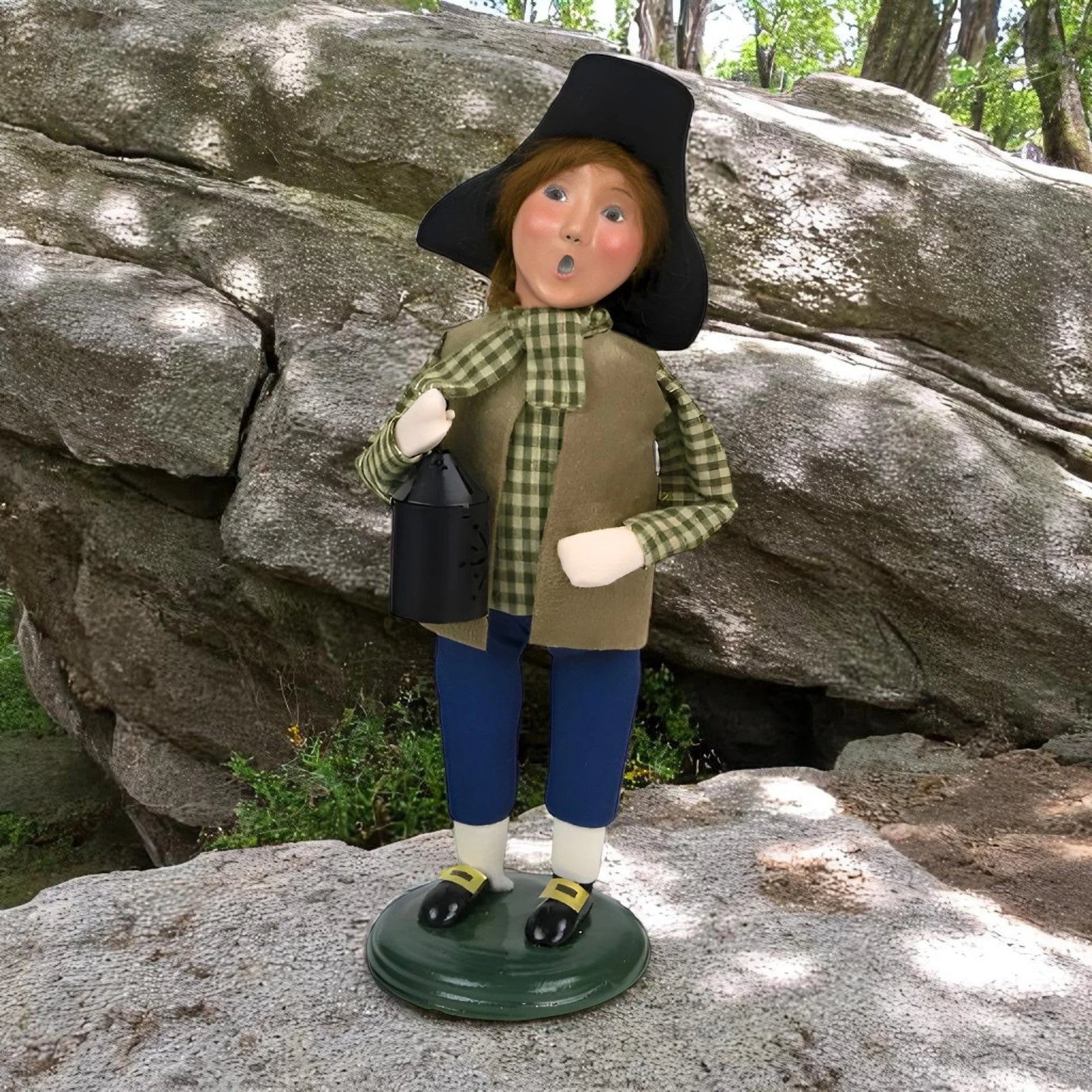 Byers' Choice Shopping Boy Caroler