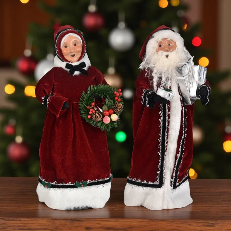 Byers’ Choice Regal Santa & Regal Mrs. Claus - Image 4