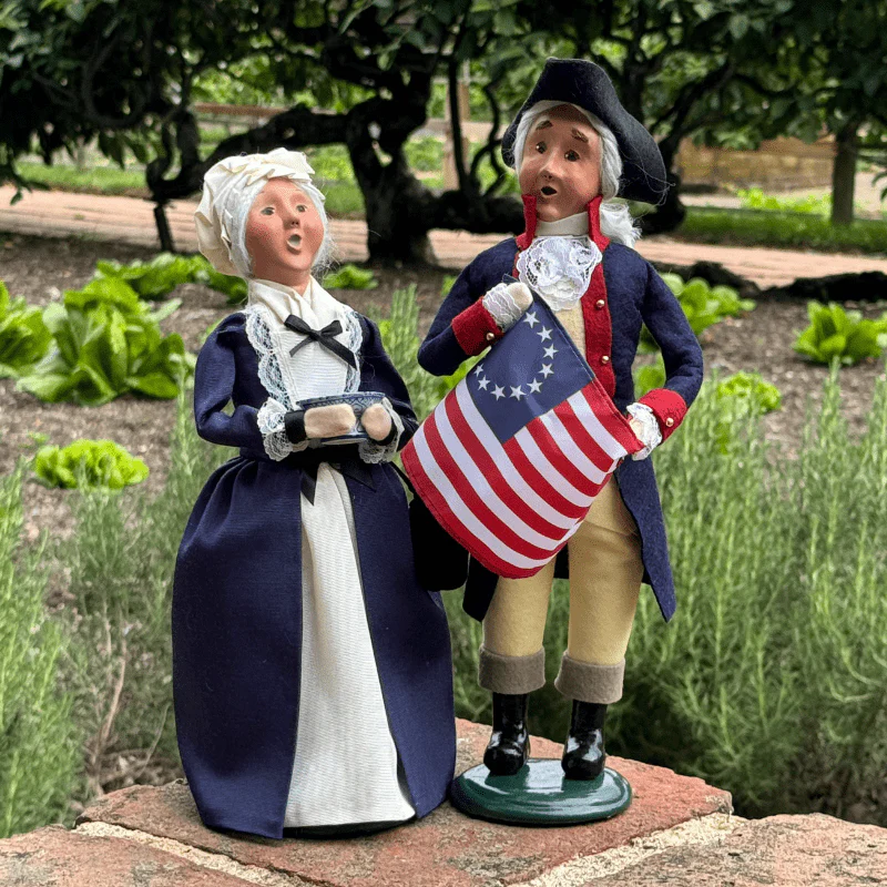 Byers' Choice George Washington with Flag Caroler - Image 5
