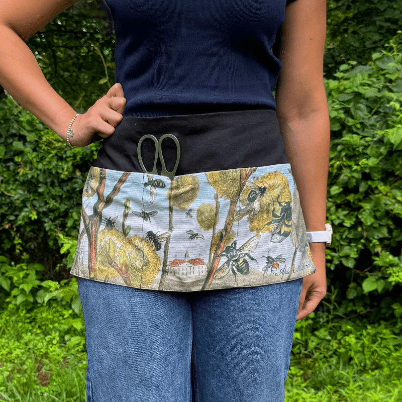Mount Vernon Garden Bee Apron - Image 5