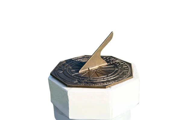 George Washington Sundial with Aged Bronze Finish - Image 8